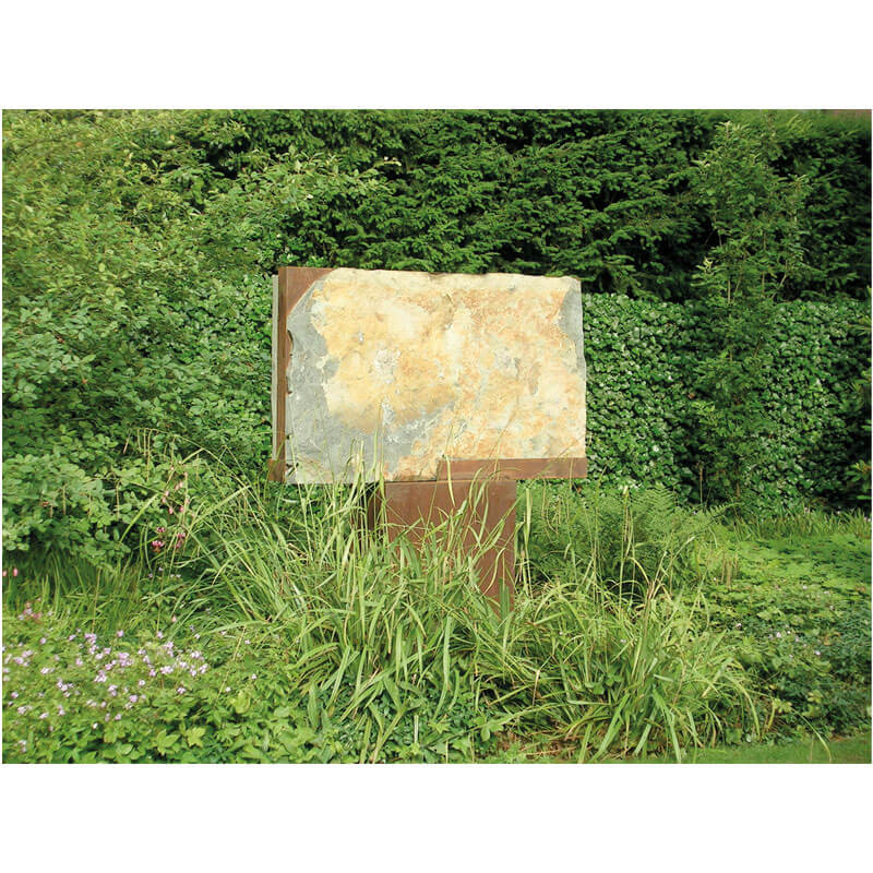 o.T. (Altar der Natur), 2011, Anröchter Dolomit, Corten-Stahl, H 180 cm, B 160 cm, T 40 cm, Privatbesitz