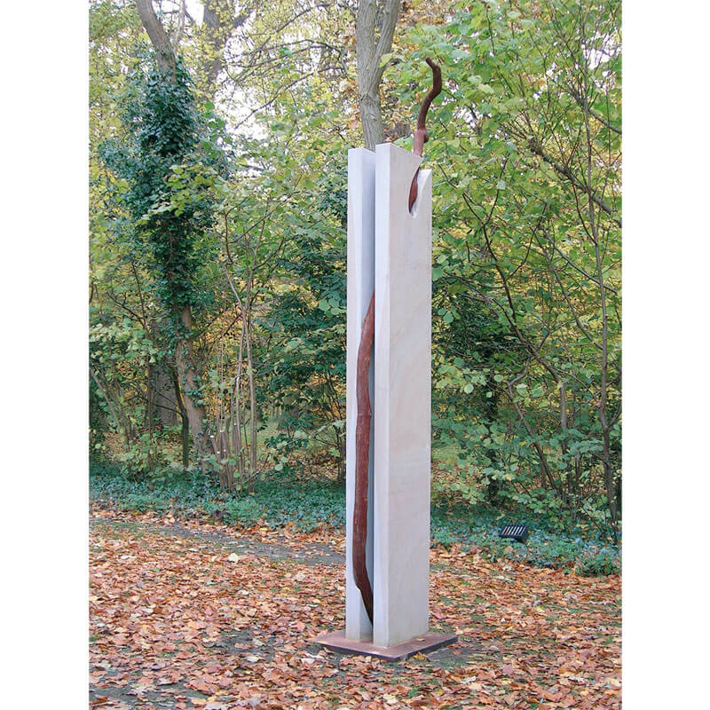 o.T., 2008, Ruhrsandstein, Eisenguss, Corten-Stahl, H 350 cm, B 56 cm, T 51 cm, Privatbesitz