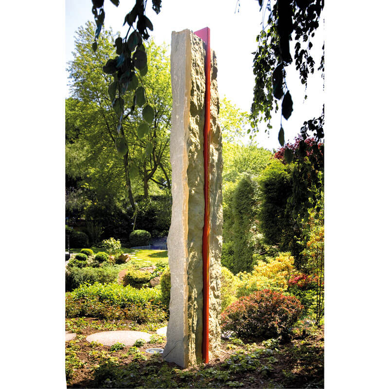 o.T., 2010, Anröchter Dolomit, Corten-Stahl, Autolack, H 350 cm, B 60 cm, T 25 cm, Privatbesitz