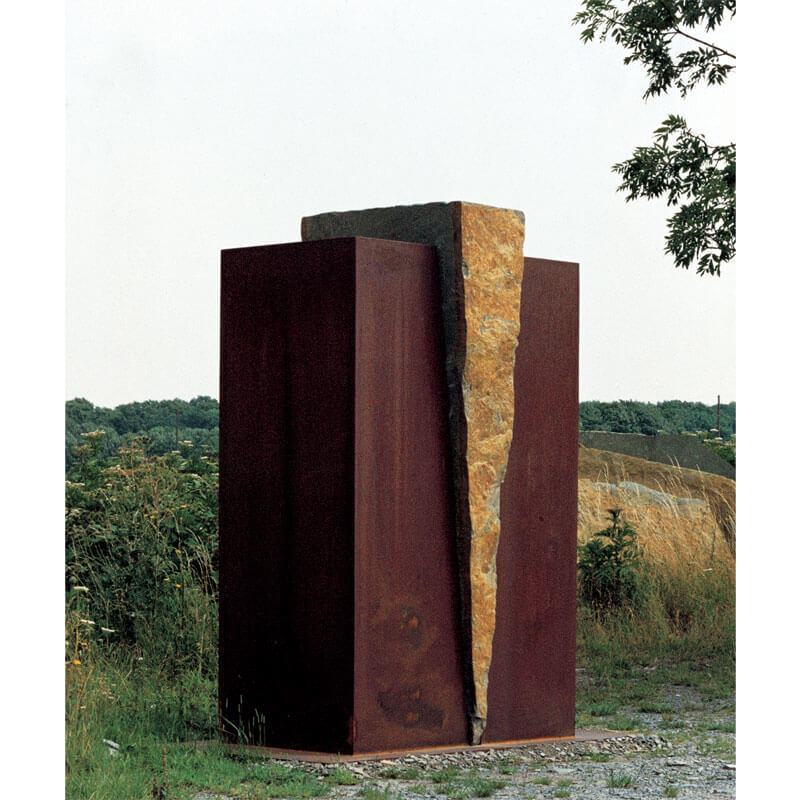 o.T., 1998/99, Anröchter Dolomit, Corten-Stahl, H 250 cm, B 150 cm, T 86 cm, Skulpturenpark Goldschmieding, Castrop-Rauxel
