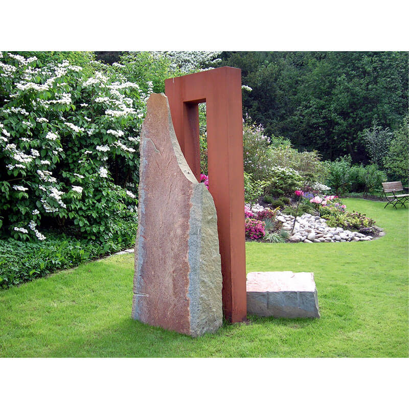 o.T., 2006, Anröchter Dolimit, Corten-Stahl, H 300 cm, B 150 cm, T 200 cm, Privatbesitz