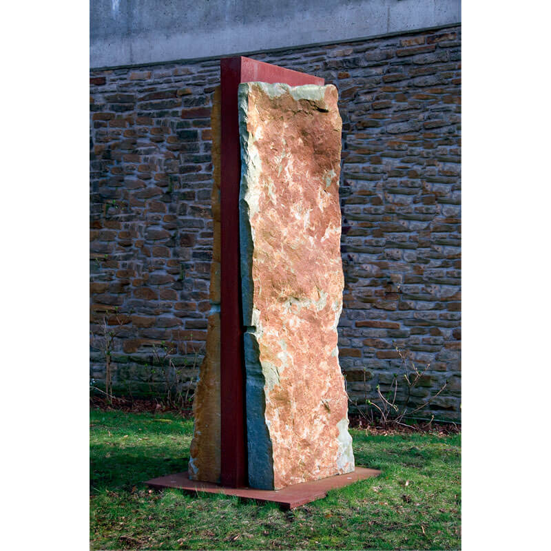 o.T., 2006, Anröchter Dolomit, Corten-Stahl, H 240 cm, B 100 cm, T 120 cm