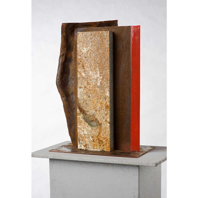 o.T., 2018, Anröchter Dolomit, Eisenguss, Corten-Stahl, Lack <br>H 37 cm, B 27 cm, T 17 cm