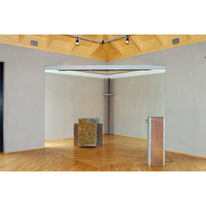 Kapelle am Evangelischen Krankenhaus Herne (Gesamtansicht), 2004
                                        Raumkreuz, Anröchter Dolomit, Corten-Stahl, H 280 cm, B 50 cm, T 50 cm
                                        Altar, Anröchter Dolomit, Corten-Stahl, H 100 cm, B 100 cm, C 100 cm
                                        Ambo, Anröchter Dolomit, Corten-Stahl, H 120 cm, B 40 cm, T 54 cm
                                        