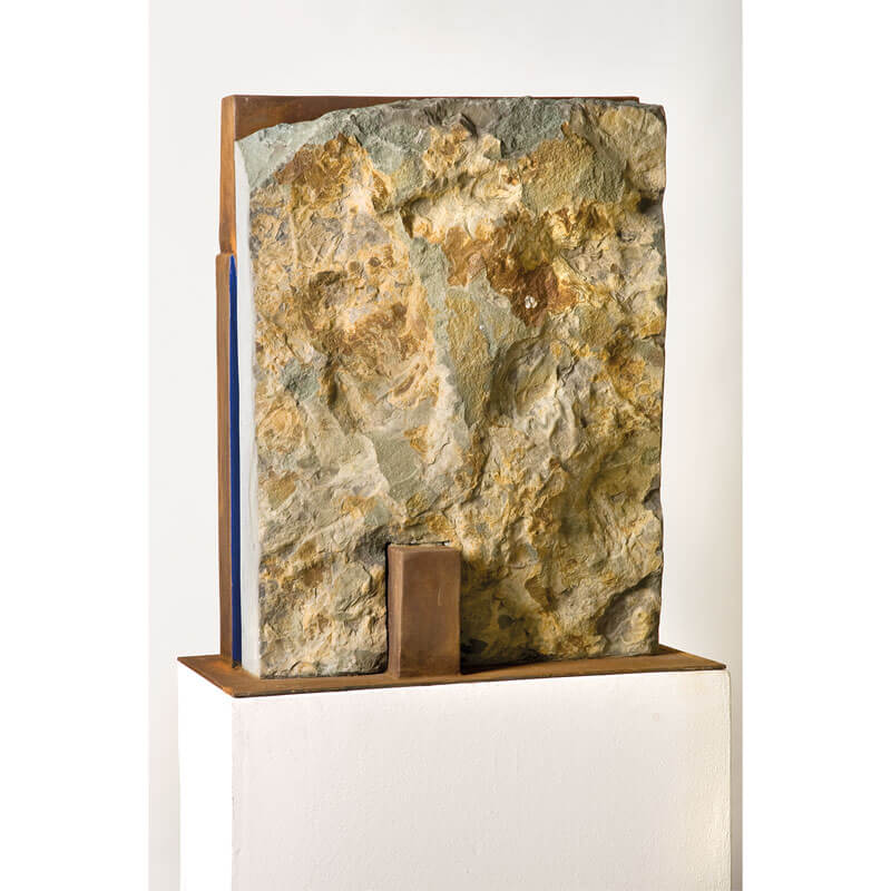 o.T., 2010, Anröchter Dolomit, Corten-Stahl, Lack, H 70 cm, B 59 cm, T 35 cm