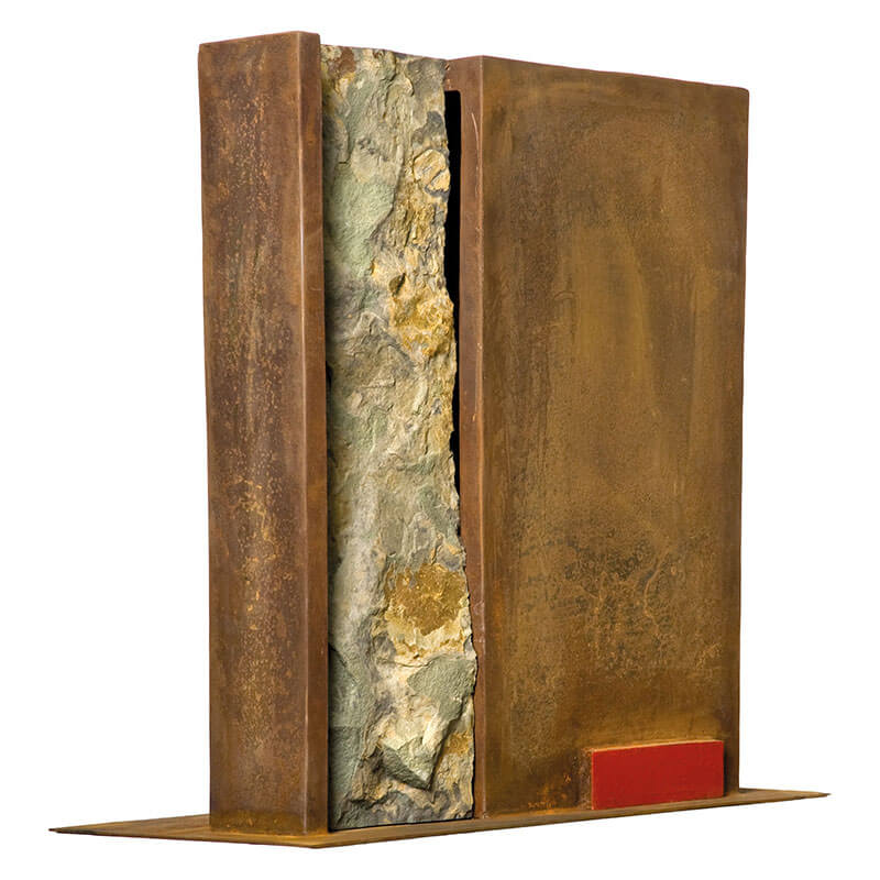 o.T., 2010, Anröchter Dolomit, Corten-Stahl, Lack, H 70 cm, B 74 cm, T 32 cm