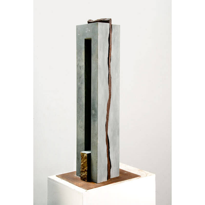 o.T., 2008, Anröchter Dolomit, Eisenguss, Stahl, H 115 cm, B 28 cm, T 28 cm, Privatbesitz
