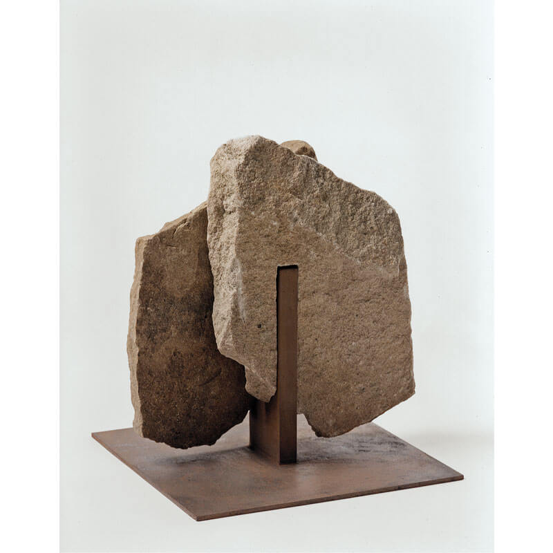 o.T., 1994, Ruhrsandstein, Stahl, H 45 cm, B 35 cm, T 25 cm, Privatbesitz