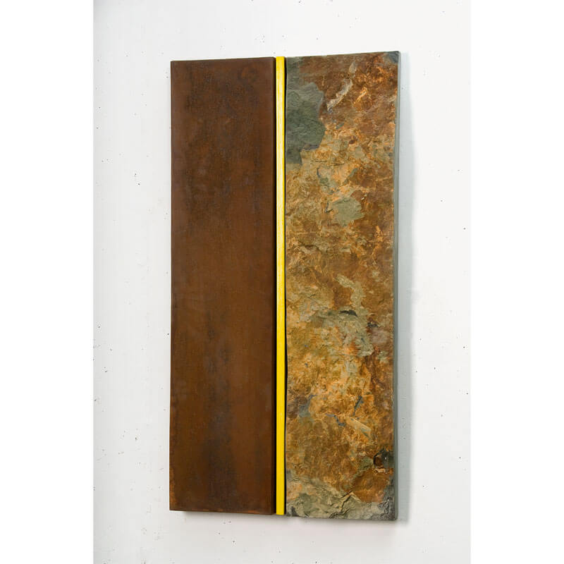o.T., 2008 (Wandobjekt), Anröchter Dolomit, Corten-Stahl, Lack, H 108 cm, B 55 cm, T 6 cm, Privatbesitz