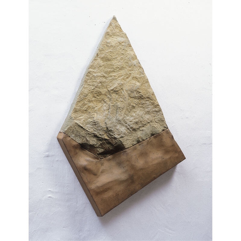 o.T., 2002 (Wandobjekt), Stahl, Anröchter Dolomit, H 123 cm, B 85 cm, T 7 cm, Privatbesitz