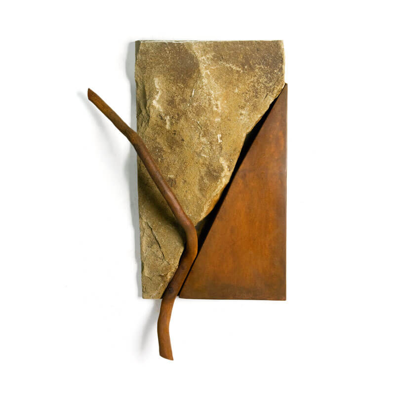 o.T., 2006 (Wandobjekt), Ruhrsandstein, Corten-Stahl, Eisenguss, H 94 cm, B 52 cm, T 17 cm, Privatbesitz