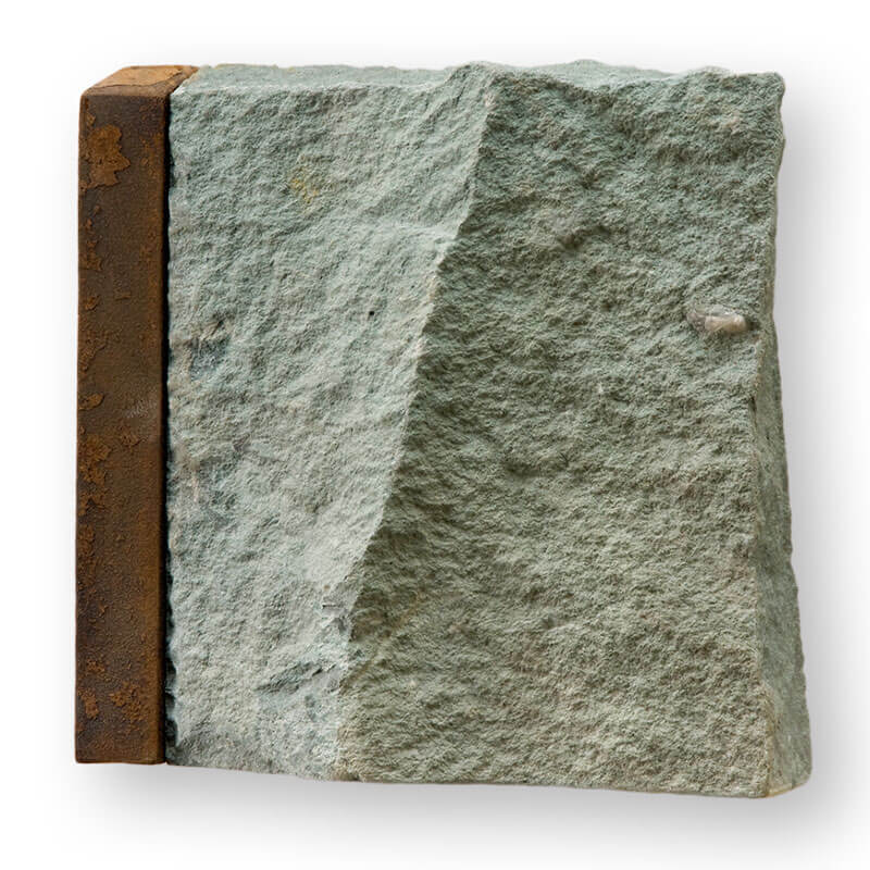 o.T., 2007 (Wandobjekt), Anröchter Dolomit, Corten-Stahl, H 19 cm, B 19 cm, T 8 cm, Privatbesitz